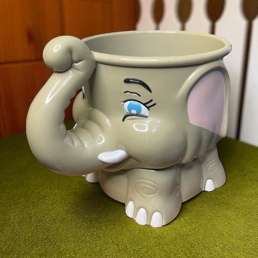2003 Ringling Bros. Circus Kids Mug Kneeling Elephant w/ Upraised Trunk Handle